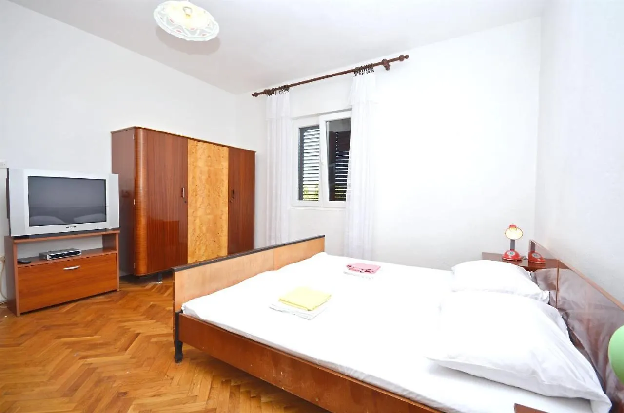 Apartments Andelka باغ