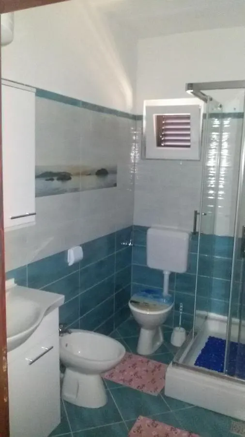 Apartments Andelka باغ