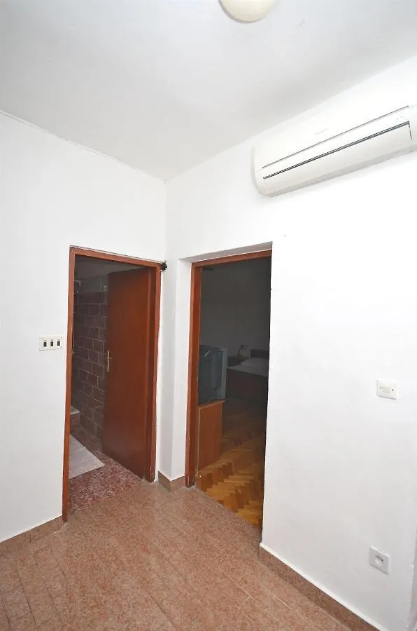 Apartments Andelka باغ