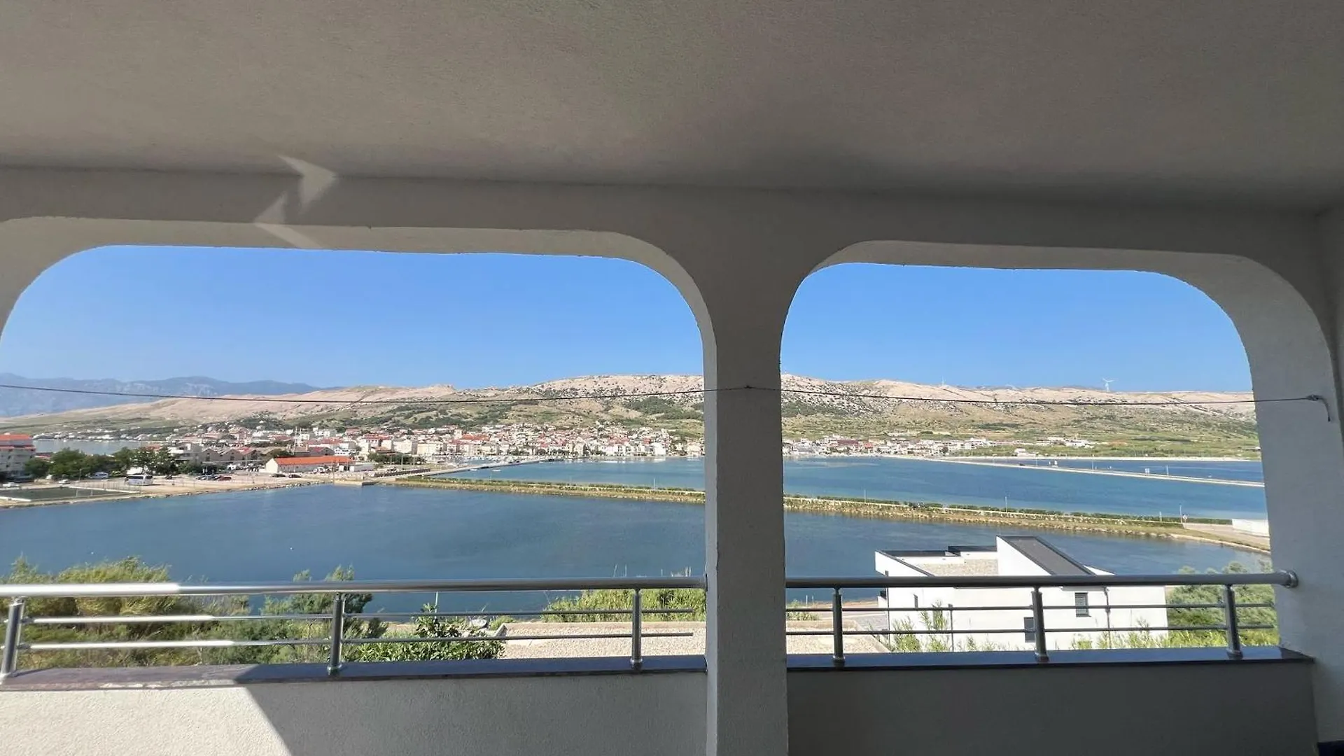 Apartments Andelka باغ