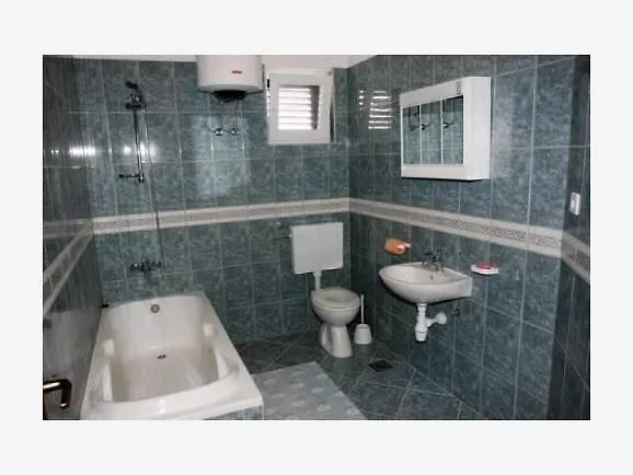 Apartments Andelka باغ