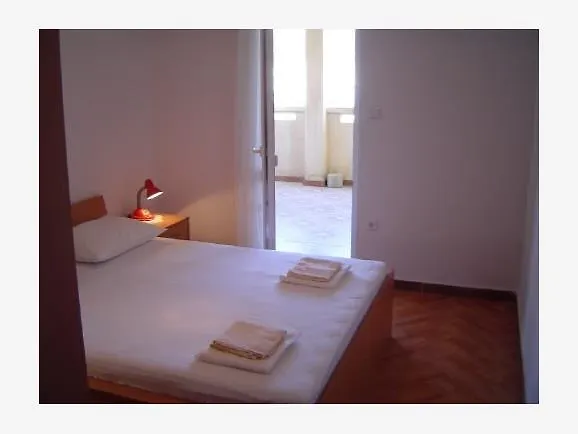 Apartments Andelka باغ