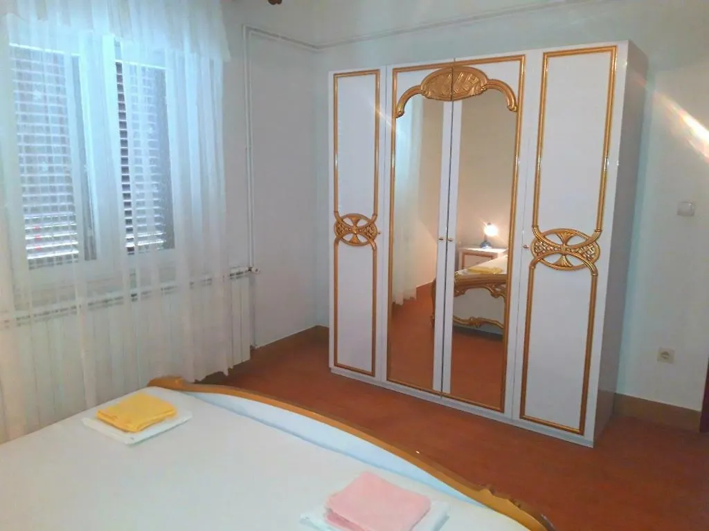 Apartments Andelka باغ 0*,